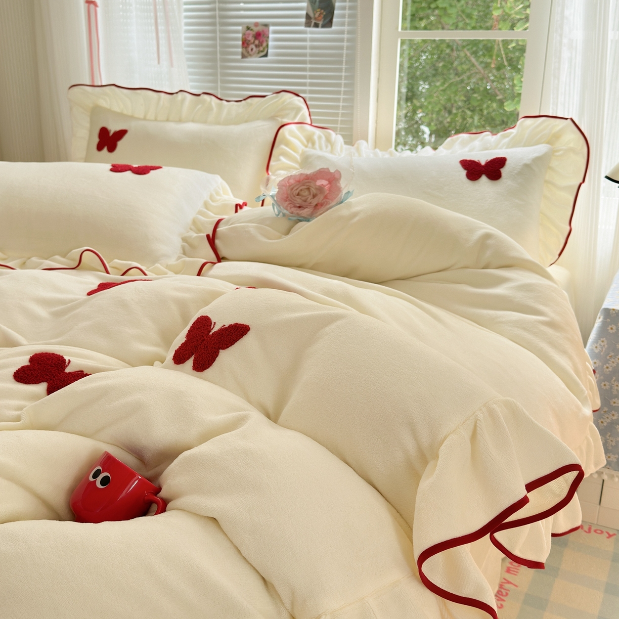 91家纺网 家纺一手货源 找家纺 （总）典雅家纺 2025新款高克重牛奶绒毛巾绣系列四件套-蝶韵