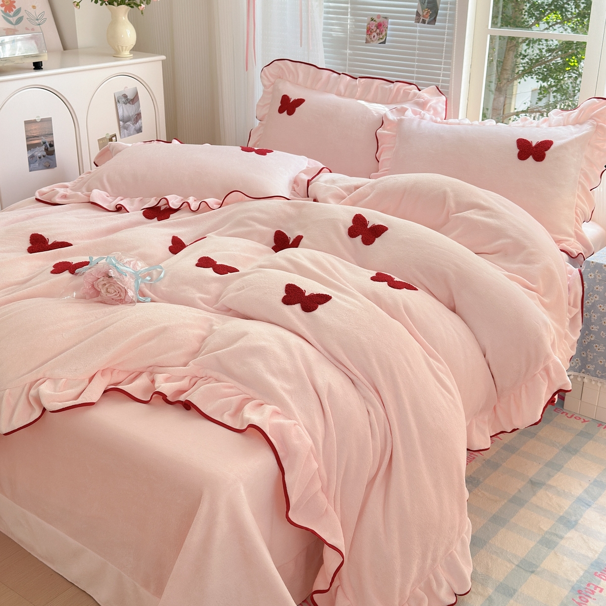 91家纺网 家纺一手货源 找家纺 典雅家纺 2025新款高克重牛奶绒毛巾绣系列四件套-蝶韵 蝶韵-樱花粉