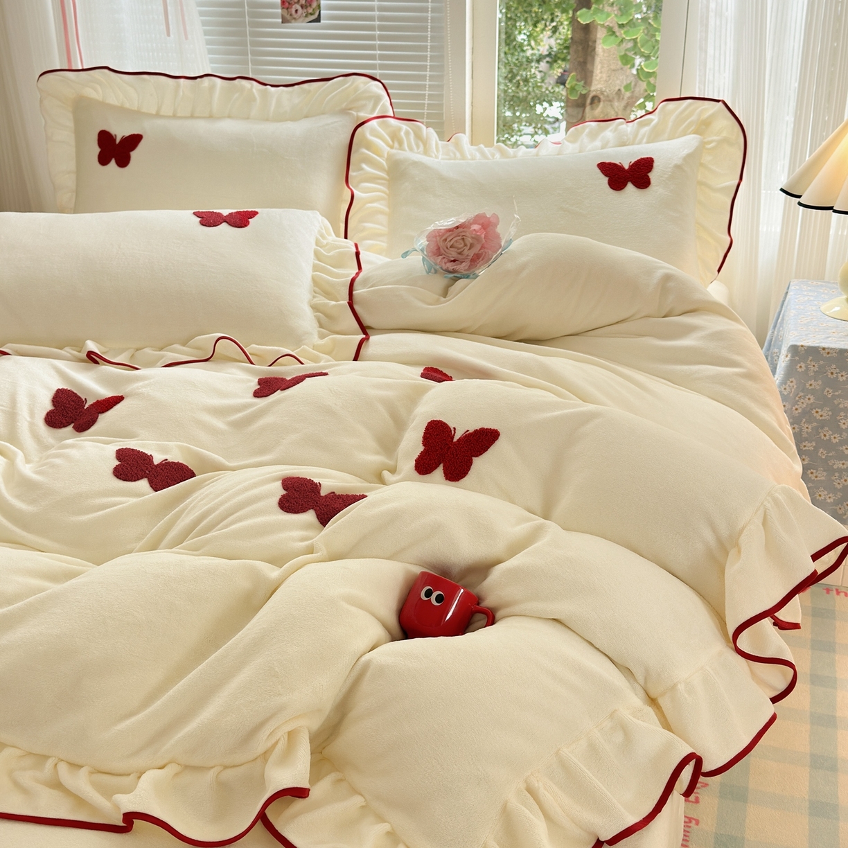 91家纺网 家纺一手货源 找家纺 典雅家纺 2025新款高克重牛奶绒毛巾绣系列四件套-蝶韵 蝶韵-奶油黄