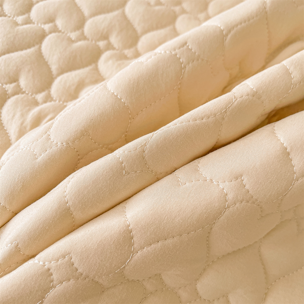 91家纺网 家纺一手货源 找家纺 好儿喜家纺 2025新款A类水洗棉床裙三件套-心语系列 心语-香槟