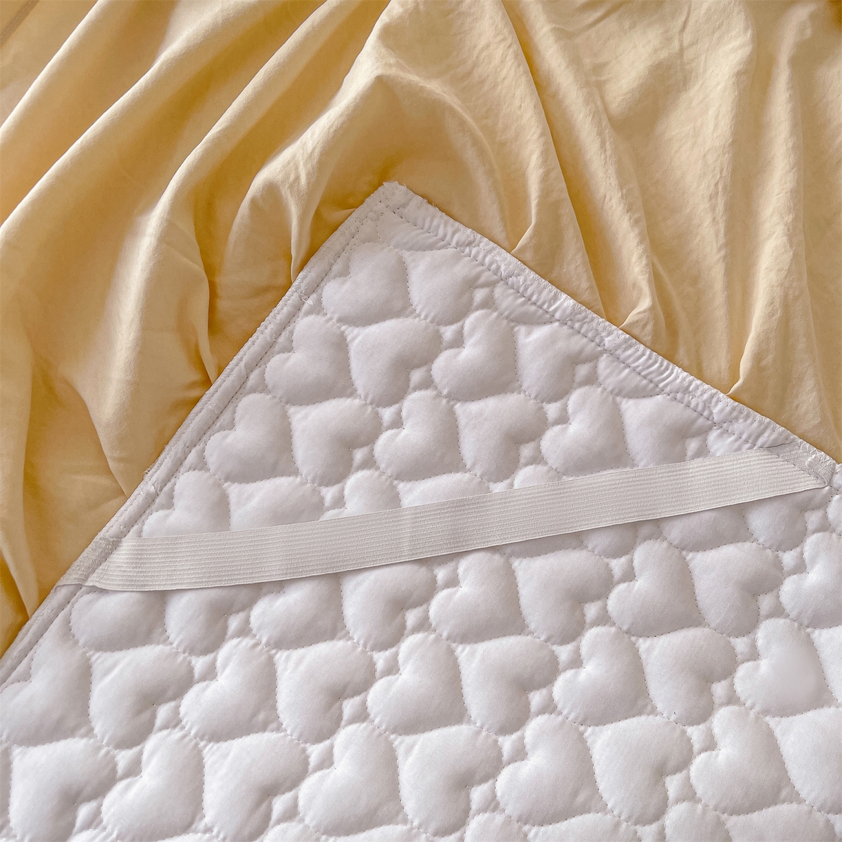 91家纺网 家纺一手货源 找家纺 好儿喜家纺 2025新款A类水洗棉床裙三件套-心语系列 心语-香槟