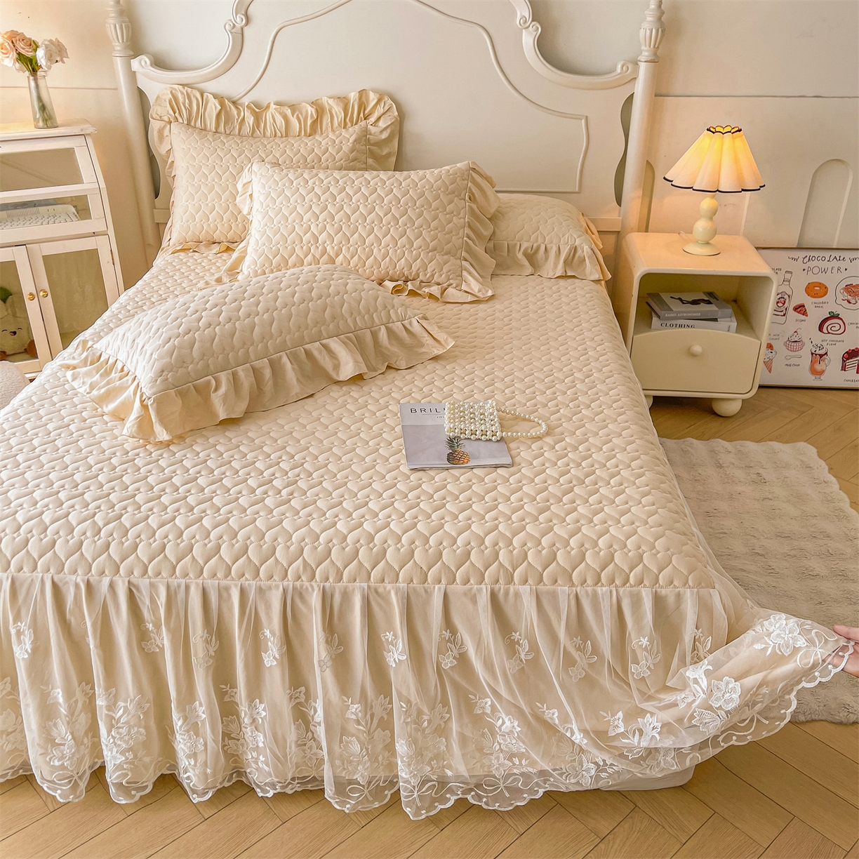 91家纺网 家纺一手货源 找家纺 好儿喜家纺 2025新款A类水洗棉床裙三件套-心语系列 心语-香槟