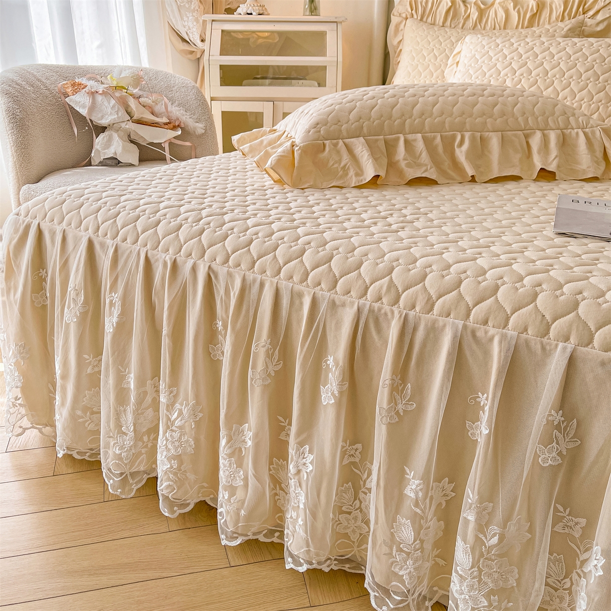 91家纺网 家纺一手货源 找家纺 好儿喜家纺 2025新款A类水洗棉床裙三件套-心语系列 心语-香槟