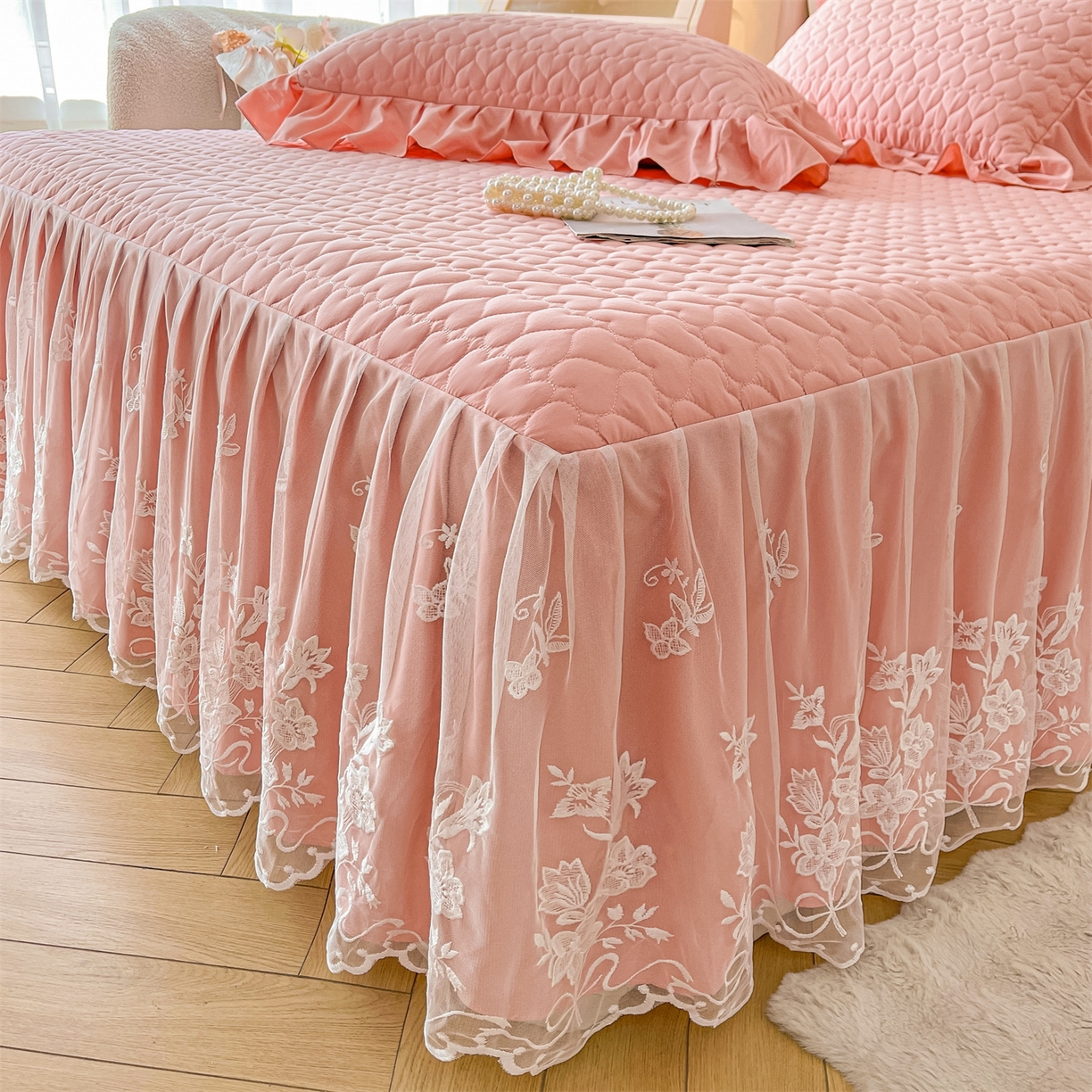 91家纺网 家纺一手货源 找家纺 好儿喜家纺 2025新款A类水洗棉床裙三件套-心语系列 心语-浅豆沙