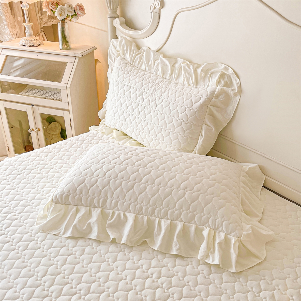 91家纺网 家纺一手货源 找家纺 好儿喜家纺 2025新款A类水洗棉床裙三件套-心语系列 心语-奶白