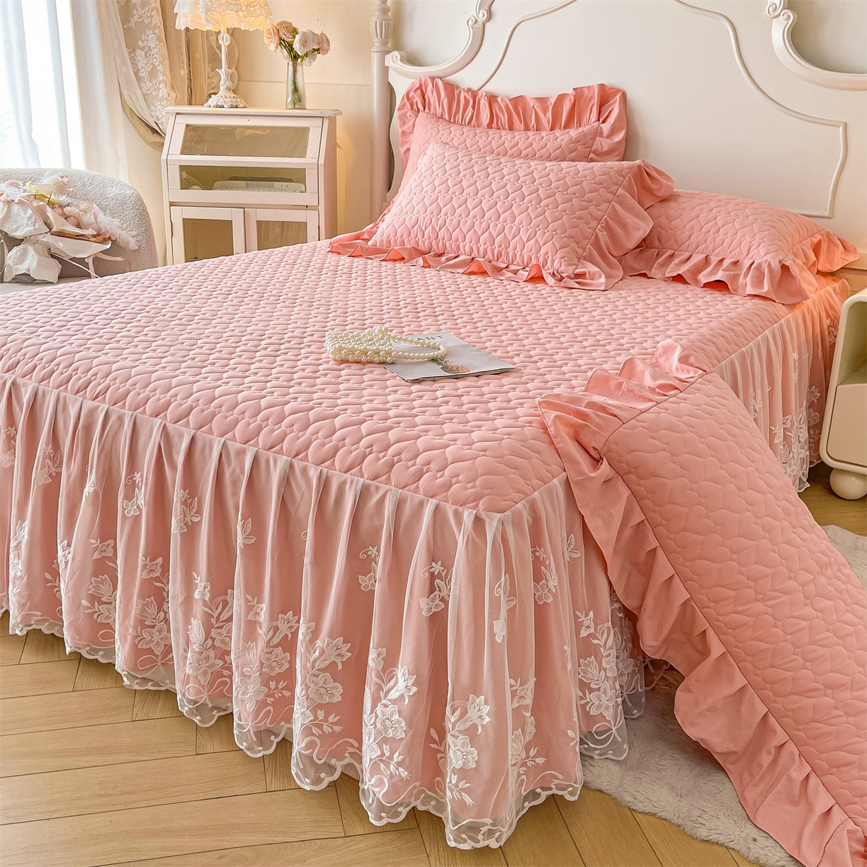 91家纺网 家纺一手货源 找家纺 好儿喜家纺 2025新款A类水洗棉床裙三件套-心语系列 心语-浅豆沙