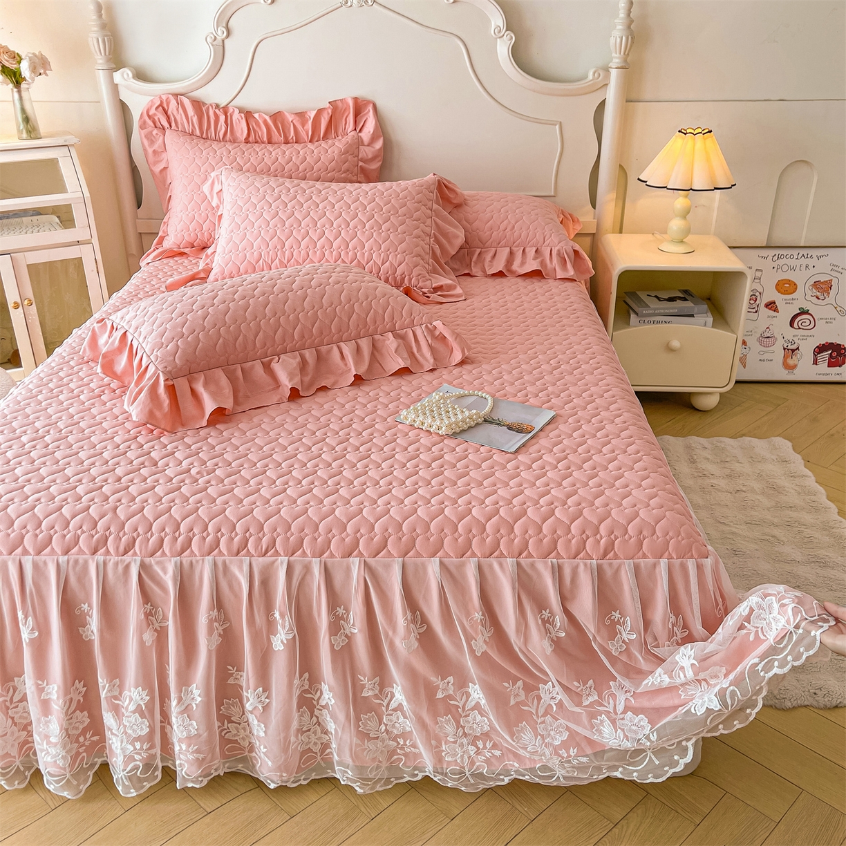 91家纺网 家纺一手货源 找家纺 好儿喜家纺 2025新款A类水洗棉床裙三件套-心语系列 心语-浅豆沙