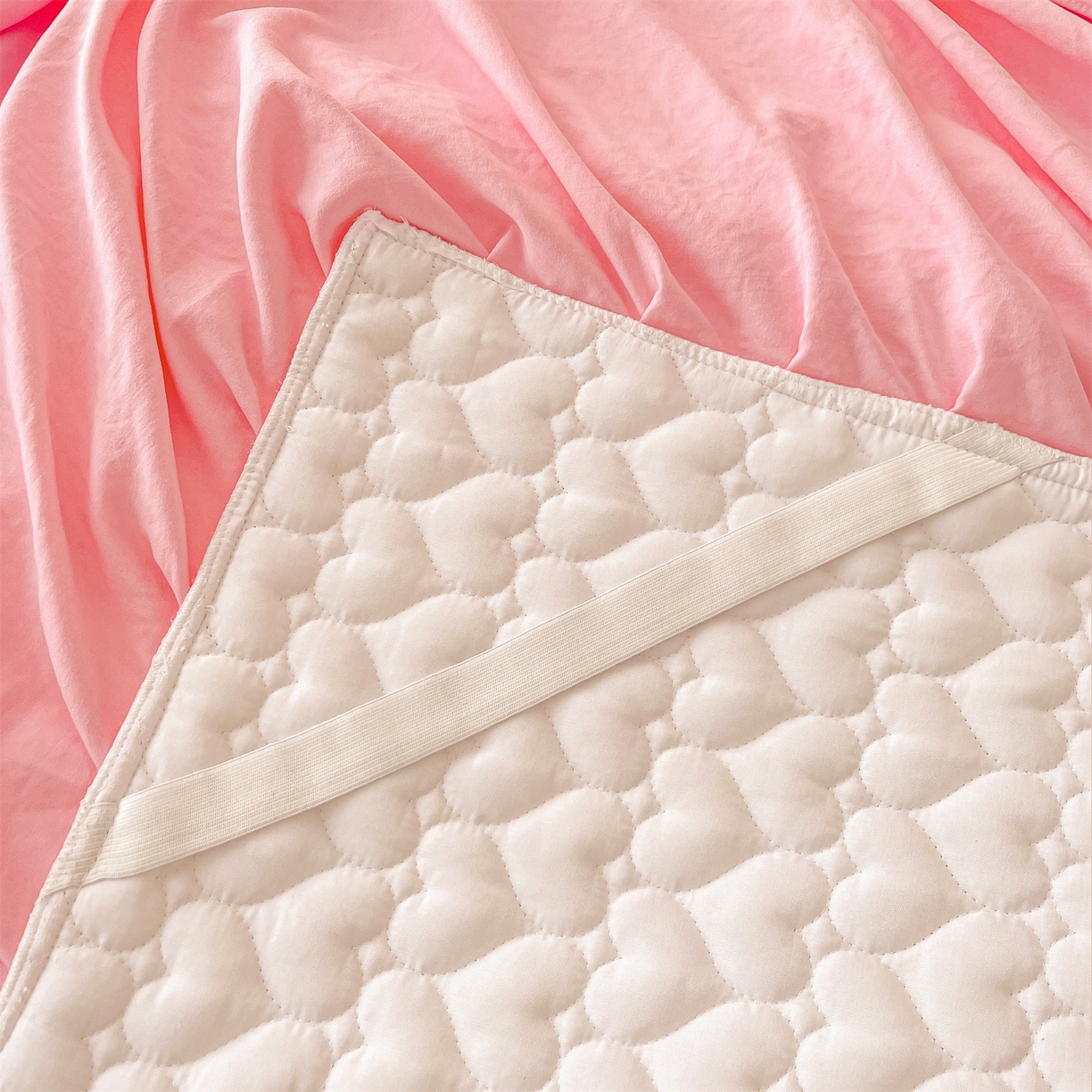 91家纺网 家纺一手货源 找家纺 （总）好儿喜家纺 2025新款A类水洗棉床裙三件套-心语系列