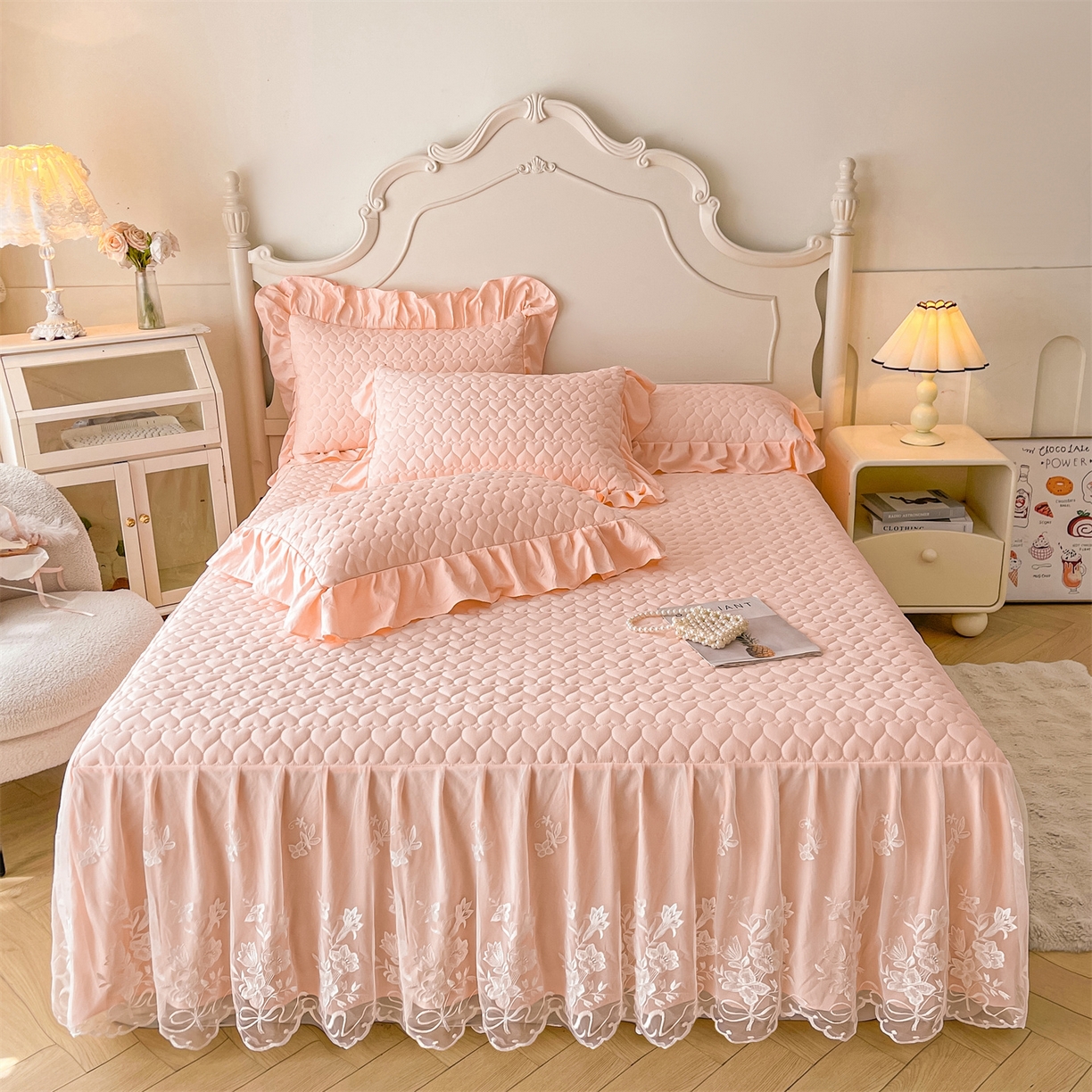 91家纺网 家纺一手货源 找家纺 好儿喜家纺 2025新款A类水洗棉床裙三件套-心语系列 心语-浅粉