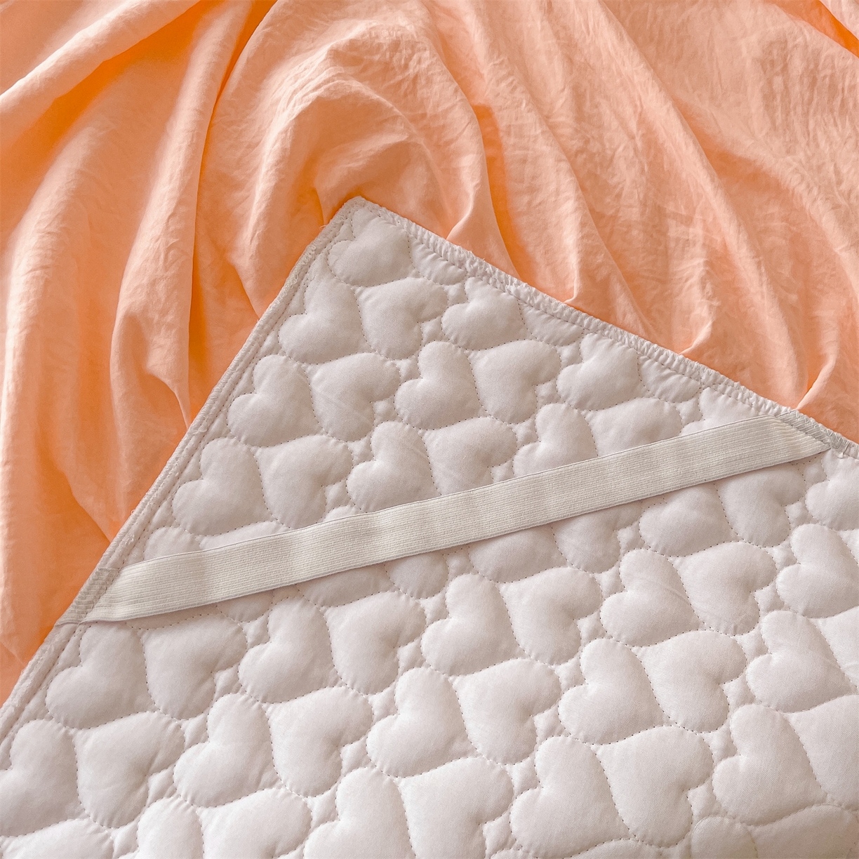 91家纺网 家纺一手货源 找家纺 好儿喜家纺 2025新款A类水洗棉床裙三件套-心语系列 心语-浅粉