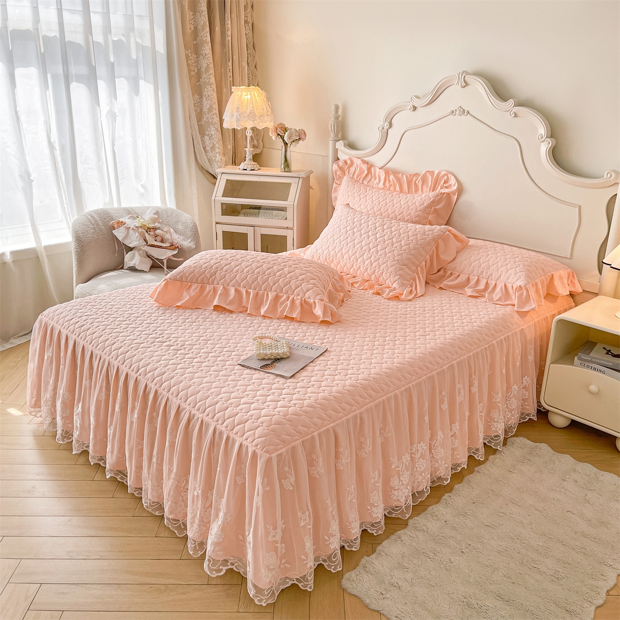 91家纺网 家纺一手货源 找家纺 好儿喜家纺 2025新款A类水洗棉床裙三件套-心语系列 心语-浅粉