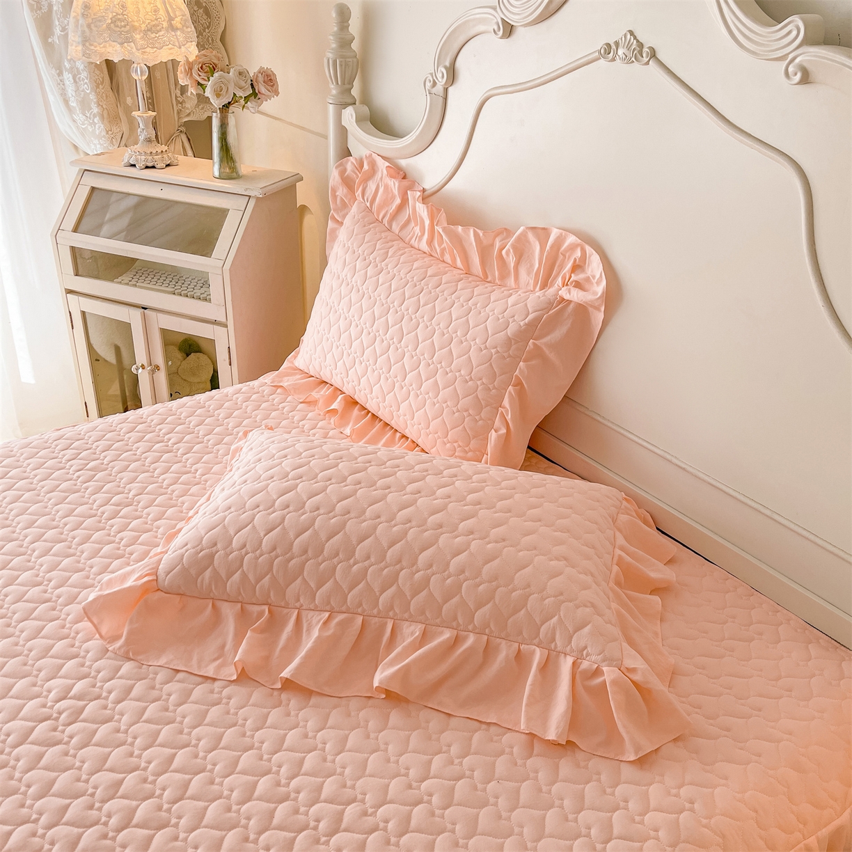 91家纺网 家纺一手货源 找家纺 好儿喜家纺 2025新款A类水洗棉床裙三件套-心语系列 心语-浅粉