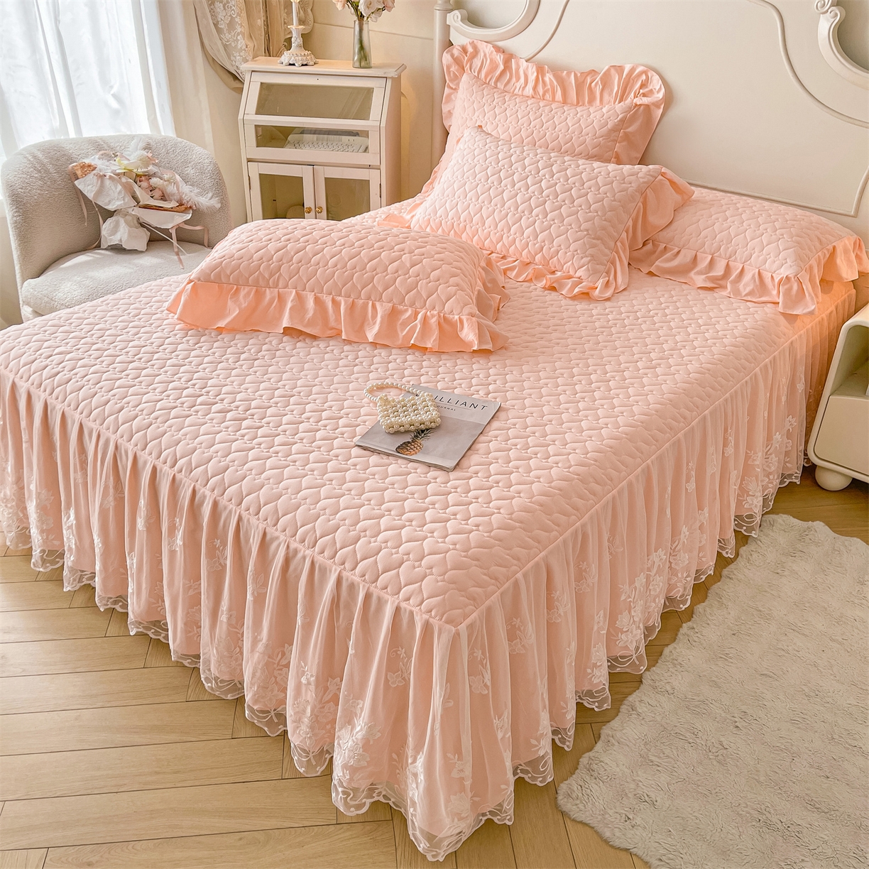 91家纺网 家纺一手货源 找家纺 好儿喜家纺 2025新款A类水洗棉床裙三件套-心语系列 心语-浅粉