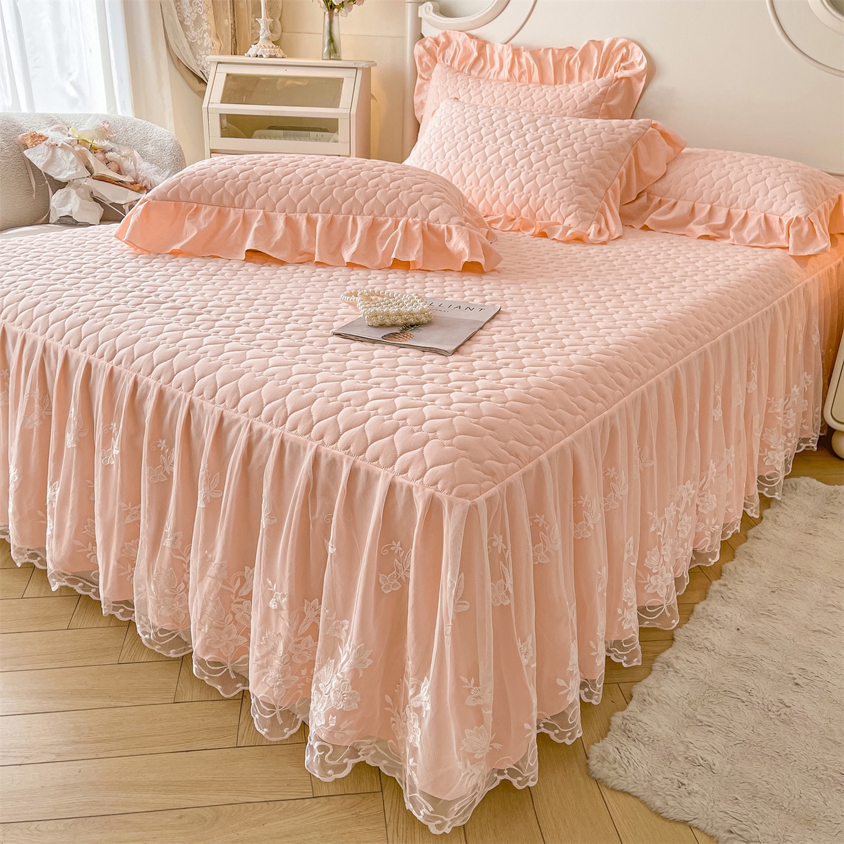 91家纺网 家纺一手货源 找家纺 好儿喜家纺 2025新款A类水洗棉床裙三件套-心语系列 心语-浅粉