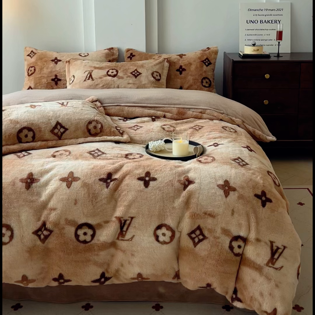 91家纺网 家纺一手货源 找家纺 梦纤绒 2025新款亲肤舒适兔毛印花牛奶绒保暖四件套一美拉德系 咖啡小花