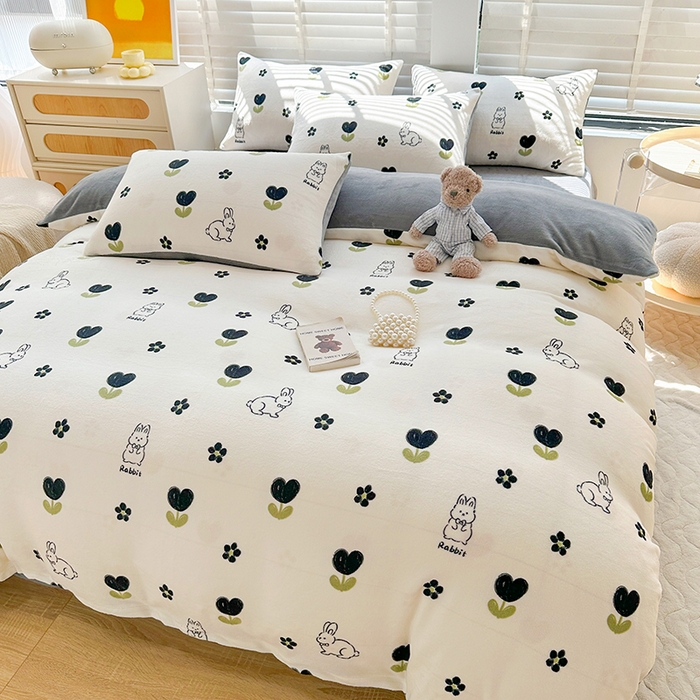 91家纺网 家纺一手货源 找家纺 斯卡诺家纺 2025小清新加厚高克重牛奶绒四件套网红直播爆款 北欧兔