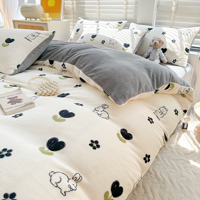 91家纺网 家纺一手货源 找家纺 斯卡诺家纺 2025小清新加厚高克重牛奶绒四件套网红直播爆款 北欧兔