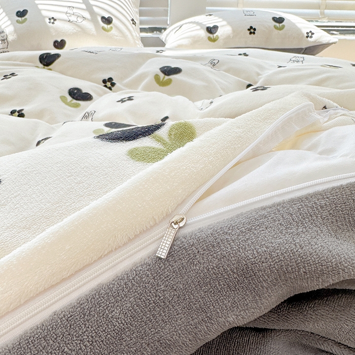 91家纺网 家纺一手货源 找家纺 斯卡诺家纺 2025小清新加厚高克重牛奶绒四件套网红直播爆款 北欧兔