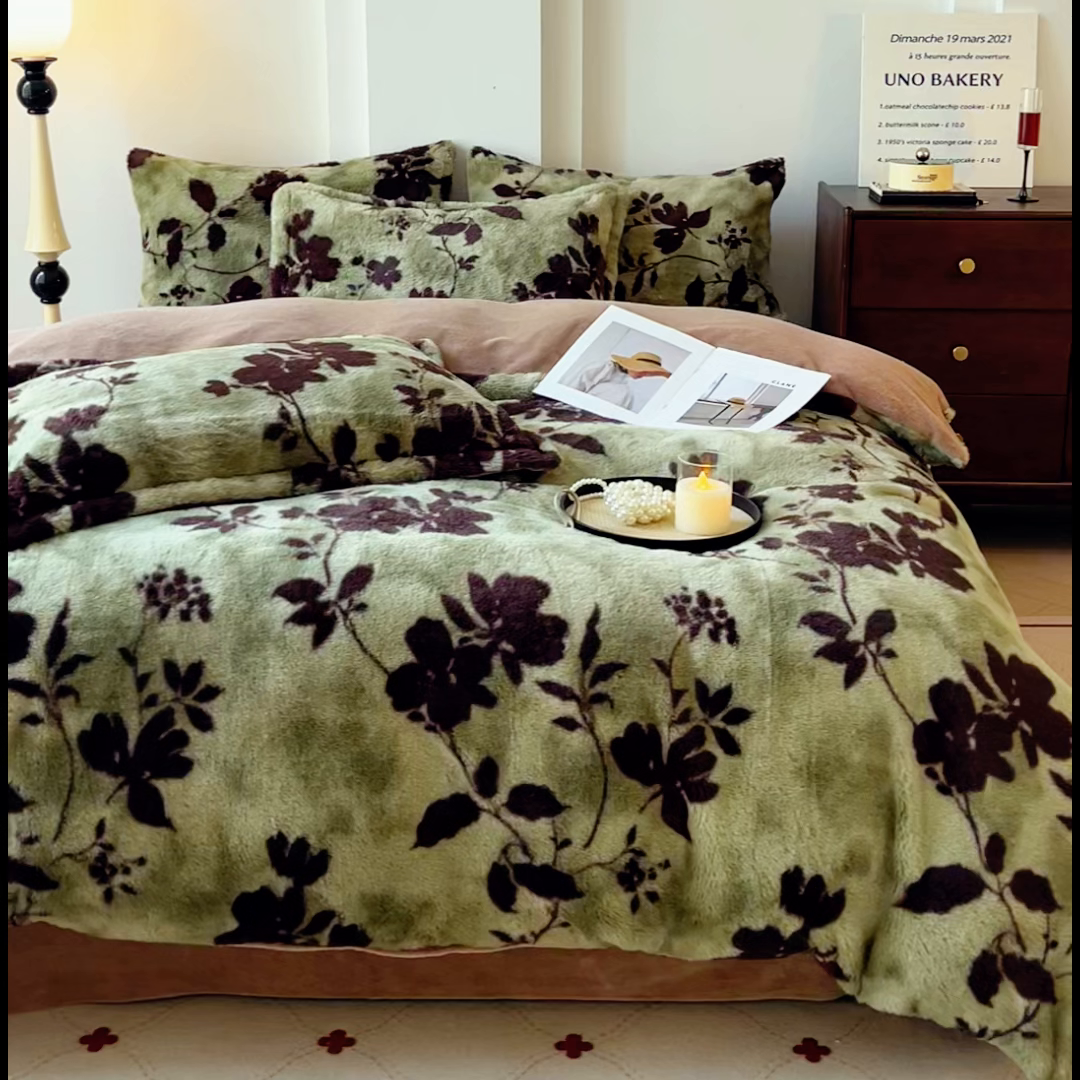 91家纺网 家纺一手货源 找家纺 梦纤绒 2025新款亲肤舒适兔毛印花牛奶绒保暖四件套一美拉德系 绿色花朵