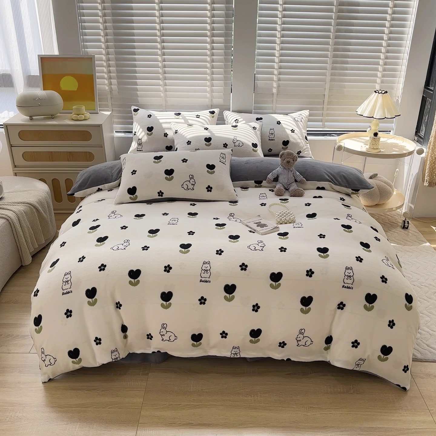 91家纺网 家纺一手货源 找家纺 斯卡诺家纺 2025小清新加厚高克重牛奶绒四件套网红直播爆款 北欧兔