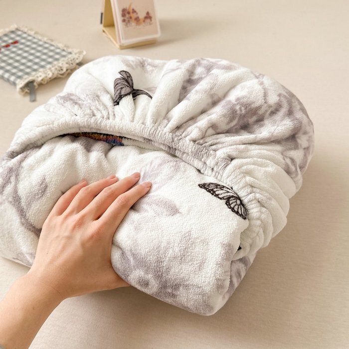 91家纺网 家纺一手货源 找家纺 丽美人家纺 2025年牛奶绒小版印花床笠单床笠床笠单件 水墨花蝴蝶