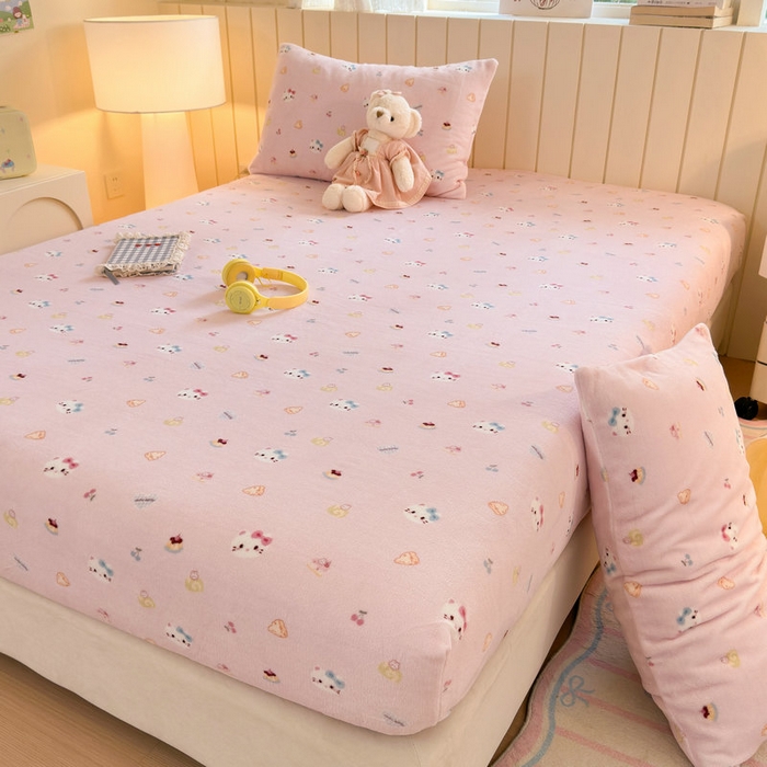 91家纺网 家纺一手货源 找家纺 丽美人家纺 2025年牛奶绒小版印花床笠单床笠床笠单件 可爱小猫