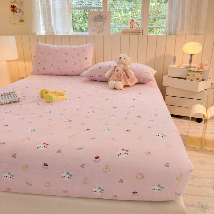 91家纺网 家纺一手货源 找家纺 丽美人家纺 2025年牛奶绒小版印花床笠单床笠床笠单件 可爱小猫