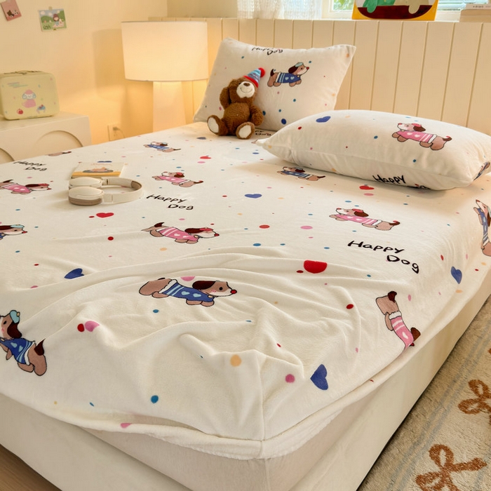 91家纺网 家纺一手货源 找家纺 丽美人家纺 2025年牛奶绒小版印花床笠单床笠床笠单件 甜品腊肠狗