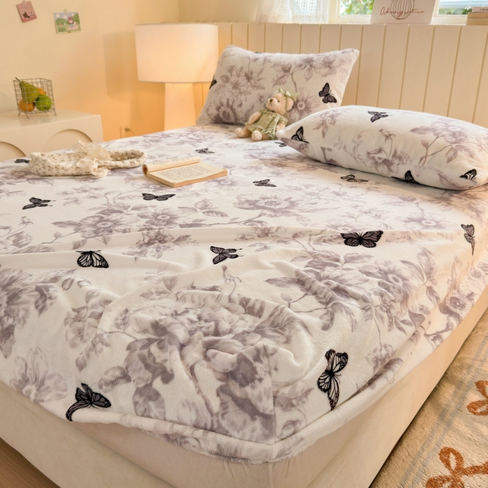 91家纺网 家纺一手货源 找家纺 丽美人家纺 2025年牛奶绒小版印花床笠单床笠床笠单件 水墨花蝴蝶