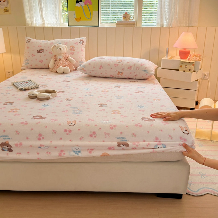 91家纺网 家纺一手货源 找家纺 丽美人家纺 2025年牛奶绒小版印花床笠单床笠床笠单件 油画小萌物