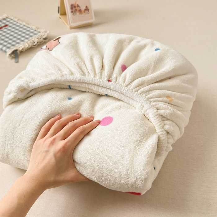 91家纺网 家纺一手货源 找家纺 丽美人家纺 2025年牛奶绒小版印花床笠单床笠床笠单件 甜品腊肠狗