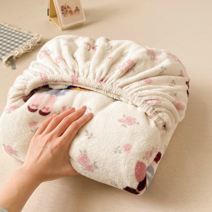 91家纺网 家纺一手货源 找家纺 丽美人家纺 2025年牛奶绒小版印花床笠单床笠床笠单件 玫瑰女孩