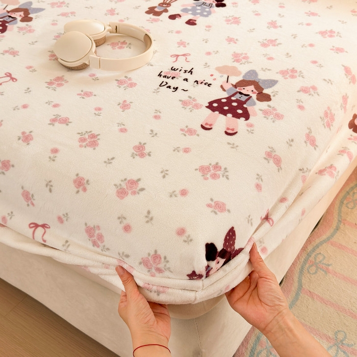 91家纺网 家纺一手货源 找家纺 丽美人家纺 2025年牛奶绒小版印花床笠单床笠床笠单件 玫瑰女孩