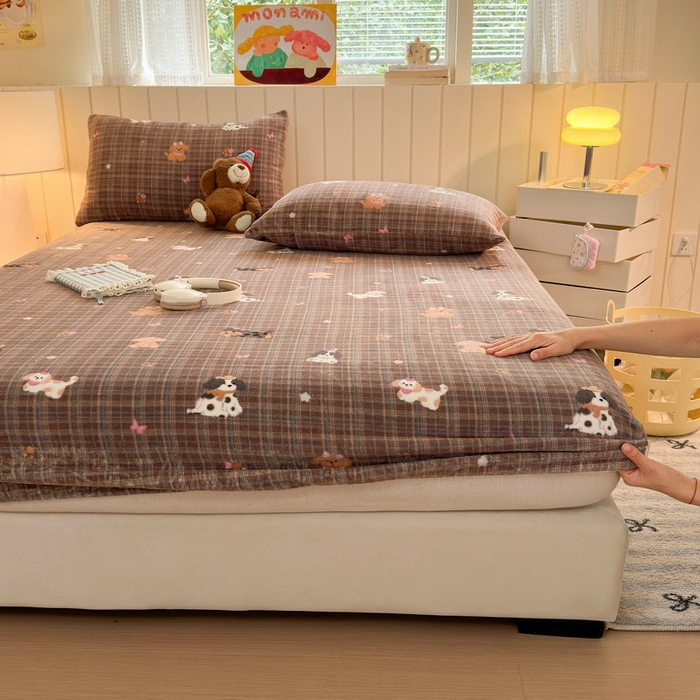 91家纺网 家纺一手货源 找家纺 丽美人家纺 2025年牛奶绒小版印花床笠单床笠床笠单件 英伦小狗