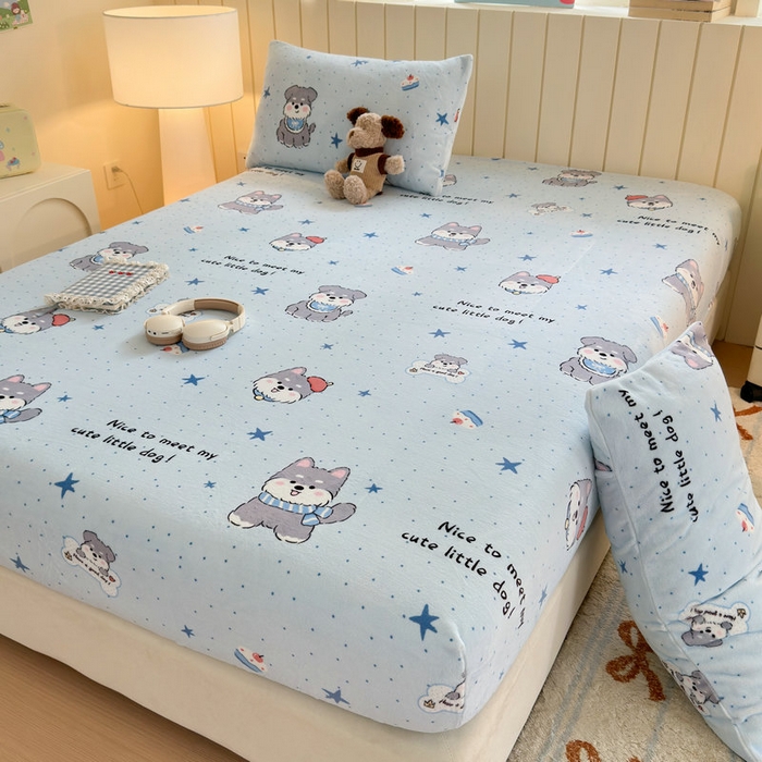 91家纺网 家纺一手货源 找家纺 丽美人家纺 2025年牛奶绒小版印花床笠单床笠床笠单件 甜心猫咪-蓝