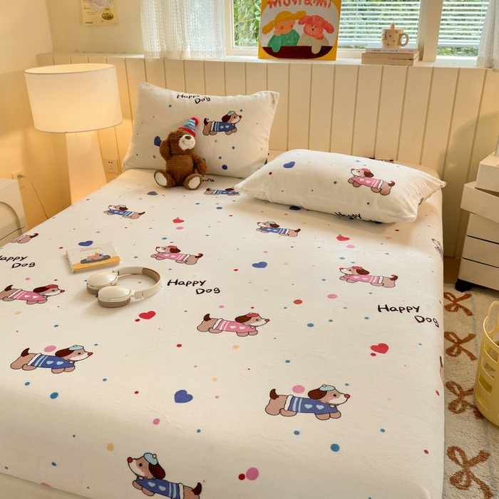 91家纺网 家纺一手货源 找家纺 丽美人家纺 2025年牛奶绒小版印花床笠单床笠床笠单件 甜品腊肠狗