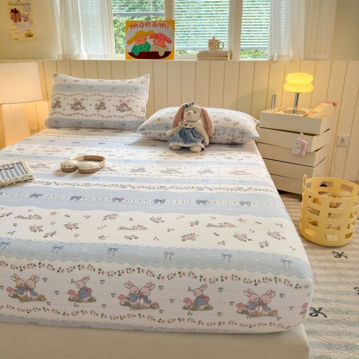 91家纺网 家纺一手货源 找家纺 丽美人家纺 2025年牛奶绒小版印花床笠单床笠床笠单件 花边小兔