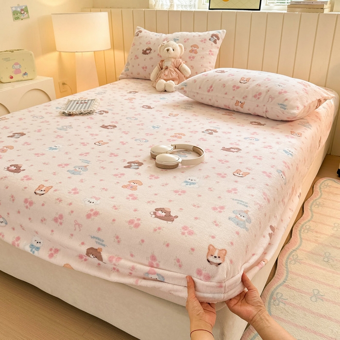 91家纺网 家纺一手货源 找家纺 丽美人家纺 2025年牛奶绒小版印花床笠单床笠床笠单件 油画小萌物