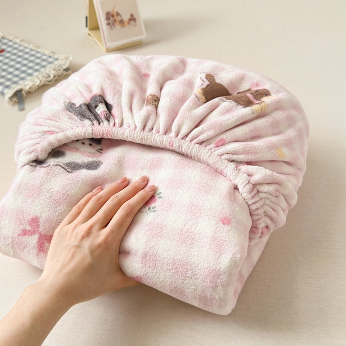 91家纺网 家纺一手货源 找家纺 丽美人家纺 2025年牛奶绒小版印花床笠单床笠床笠单件 格子小狗