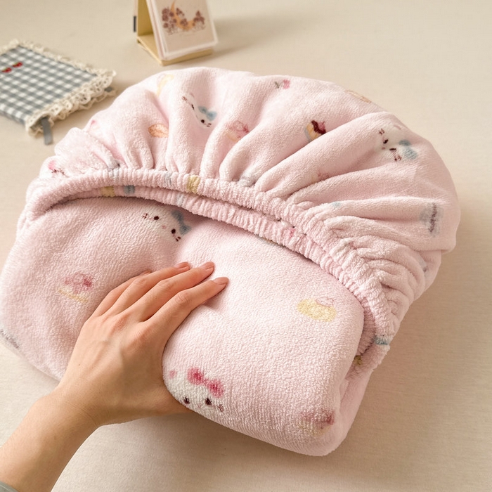 91家纺网 家纺一手货源 找家纺 丽美人家纺 2025年牛奶绒小版印花床笠单床笠床笠单件 可爱小猫