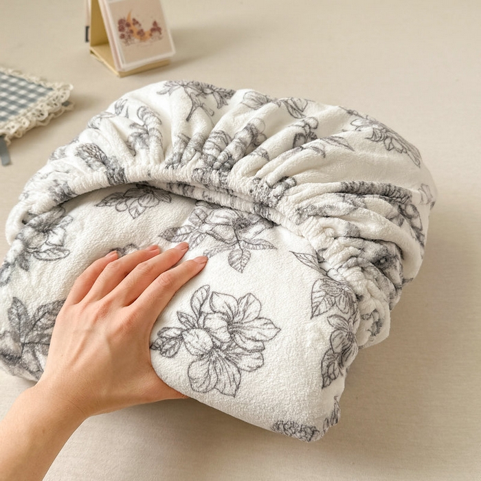 91家纺网 家纺一手货源 找家纺 丽美人家纺 2025年牛奶绒小版印花床笠单床笠床笠单件 复古山茶