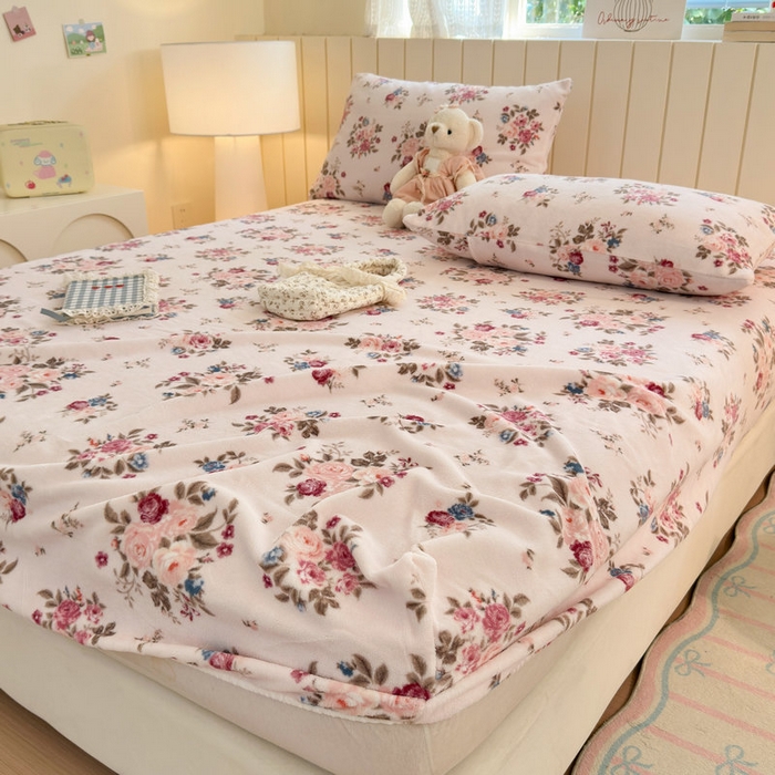 91家纺网 家纺一手货源 找家纺 丽美人家纺 2025年牛奶绒小版印花床笠单床笠床笠单件 山茶花语-粉