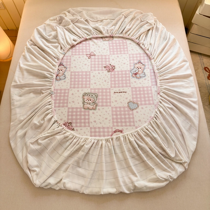 91家纺网 家纺一手货源 找家纺 丽美人家纺 2025年牛奶绒小版印花床笠单床笠床笠单件 萌熊日记