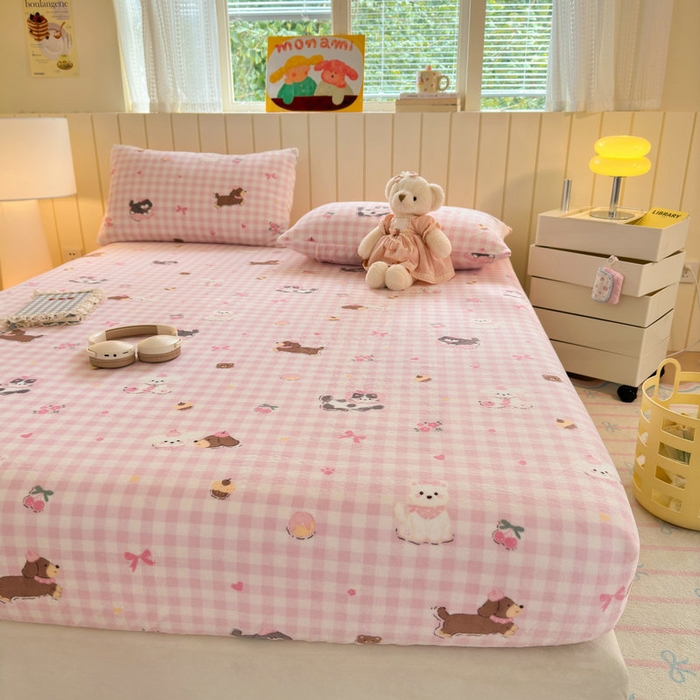 91家纺网 家纺一手货源 找家纺 丽美人家纺 2025年牛奶绒小版印花床笠单床笠床笠单件 格子小狗