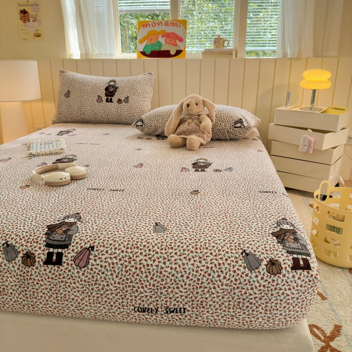 91家纺网 家纺一手货源 找家纺 丽美人家纺 2025年牛奶绒小版印花床笠单床笠床笠单件 春日女孩