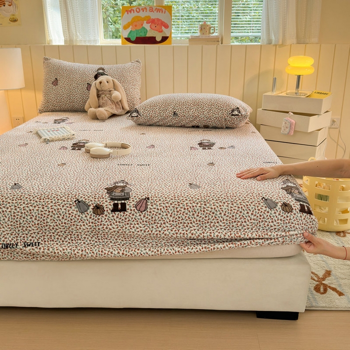 91家纺网 家纺一手货源 找家纺 丽美人家纺 2025年牛奶绒小版印花床笠单床笠床笠单件 春日女孩