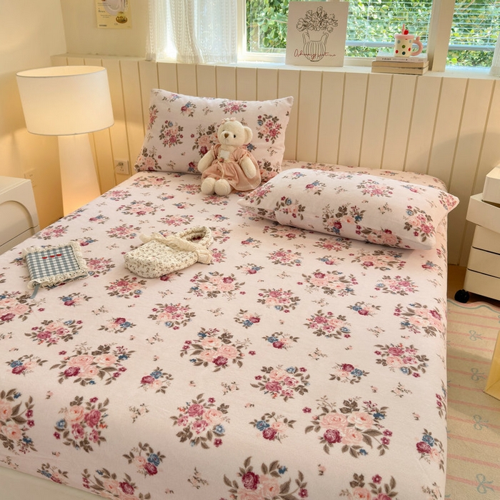 91家纺网 家纺一手货源 找家纺 丽美人家纺 2025年牛奶绒小版印花床笠单床笠床笠单件 山茶花语-粉