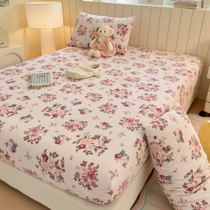 91家纺网 家纺一手货源 找家纺 丽美人家纺 2025年牛奶绒小版印花床笠单床笠床笠单件 山茶花语-粉