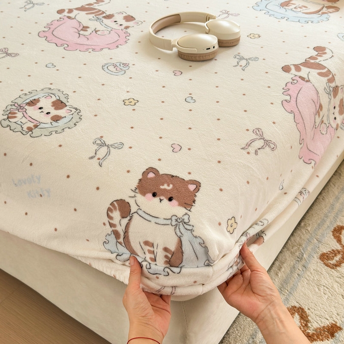91家纺网 家纺一手货源 找家纺 丽美人家纺 2025年牛奶绒小版印花床笠单床笠床笠单件 奶萌小猫