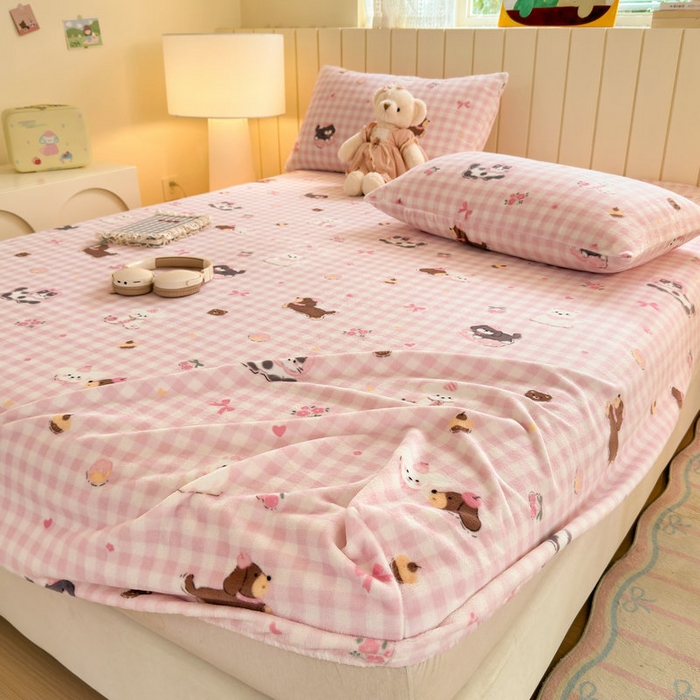 91家纺网 家纺一手货源 找家纺 丽美人家纺 2025年牛奶绒小版印花床笠单床笠床笠单件 格子小狗